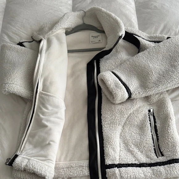 Abercrombie & Fitch Contrast Trim Sherpa Aviator Jacket - Picture 3 of 3